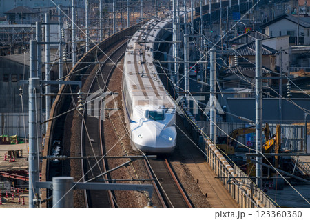 日本の岡山県岡山市で見た新幹線 123360380