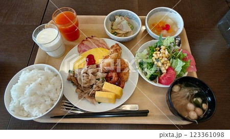 御宿に泊まる楽しみの一つ… ビジネスホテルの朝食 御宿に泊まる楽しみの一つ… ビジネスホテルの朝食 123361098