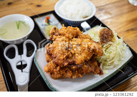 日本で食べたとても美味しい沖縄の伝統気な料理	 123361292