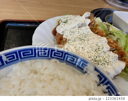 チキン南蛮定食　タルタルソースかけ 123361439