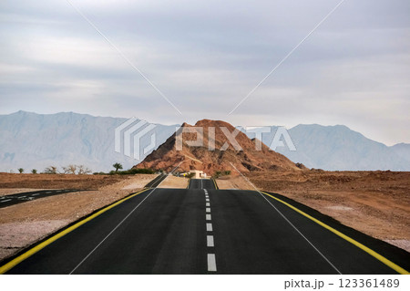 Paved road in Timna Park in the Arava desert 123361489
