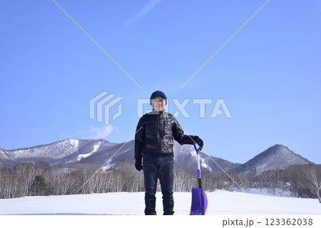 豪雪地帯で田舎暮らしをしている老人のライフスタイル 123362038