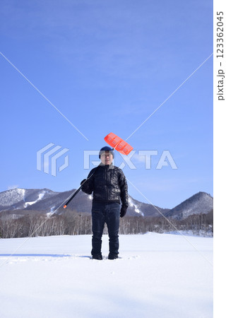 豪雪地帯で田舎暮らしをしている老人のライフスタイル 123362045