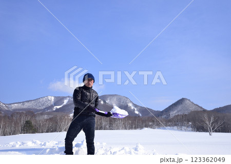 豪雪地帯で田舎暮らしをしている老人のライフスタイル 123362049