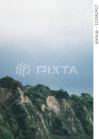 入戸火砕流堆積物の崖の風景 123362417