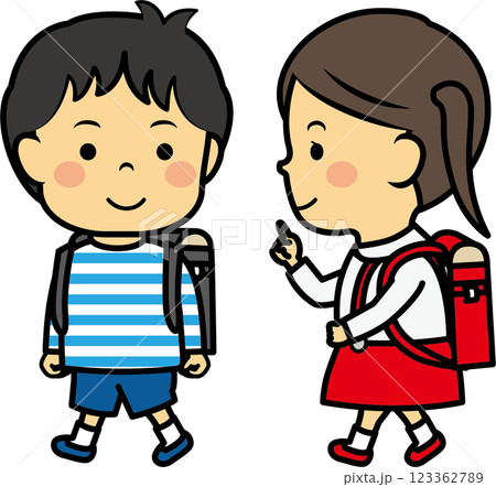 ランドセルを背負って話しながら歩く小学生男女 123362789