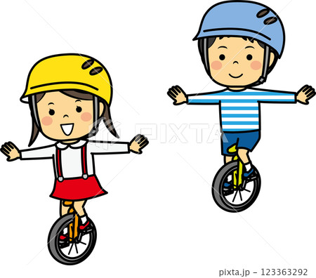 一輪車に乗る幼い男女 123363292