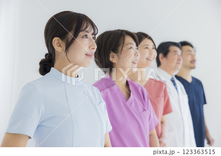 医療スタッフ、医師、看護師、介護士、医療事務 医療スタッフ、医師、看護師、介護士、医療事務 123363515