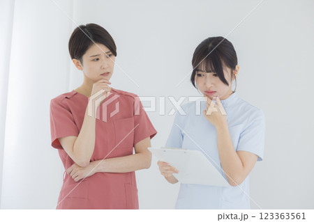 医療スタッフ、医師、看護師、介護士、医療事務 医療スタッフ、医師、看護師、介護士、医療事務 123363561