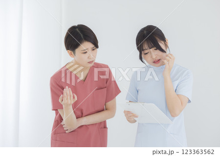 医療スタッフ、医師、看護師、介護士、医療事務 医療スタッフ、医師、看護師、介護士、医療事務 123363562