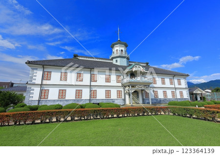 【長野県】晴天の旧開智学校（旧開智小学校） 123364139