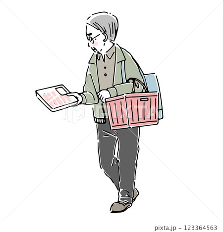 レジカゴを持って買い物をする高齢男性 123364563