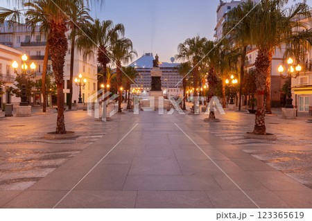 Plaza de San Juan de Dios at Dawn, Cadiz, Spain Plaza de San Juan de Dios at Dawn, Cadiz, Spain 123365619