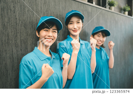 女性スタッフによる引越し 123365974