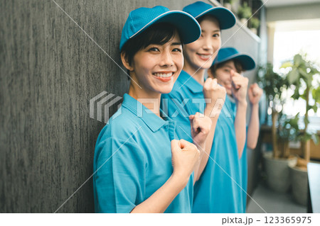 女性スタッフによる引越し 123365975