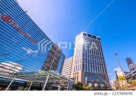 日本の横浜都市景観新時代へ…太陽光を浴びる横浜ベイシェラトンや横浜タカシマヤなどを望む…=2月26日 日本の横浜都市景観新時代へ…太陽光を浴びる横浜ベイシェラトンや横浜タカシマヤなどを望む…=2月26日 123366646