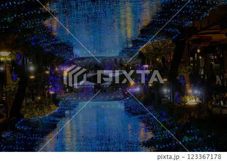 ライトアップされたイルミネーション ライトアップされたイルミネーション 123367178