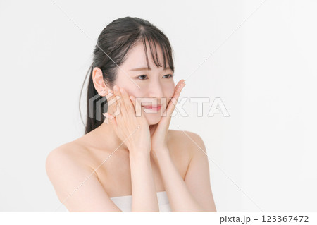 若い女性のビューティーイメージ 123367472