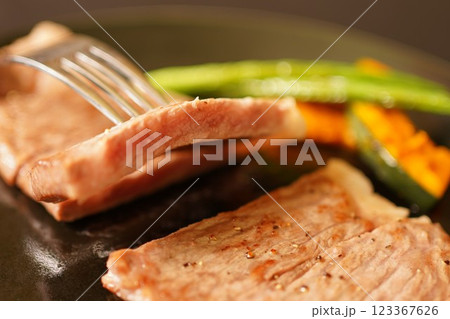 黒毛和牛サーロインステーキ 123367626