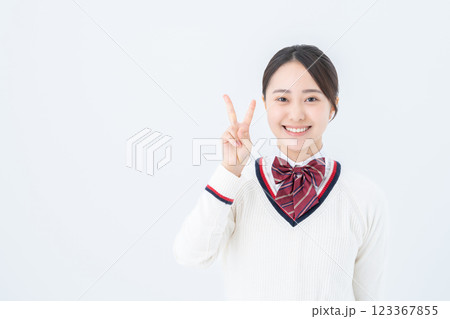 ピースサインの女子高生 ピースサインの女子高生 123367855