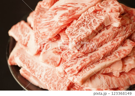 黒毛和牛特選カルビ切り落とし 123368149