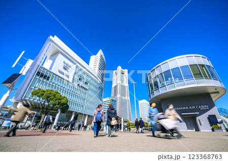 日本の横浜都市景観 2月26日。桜木町駅前。YOKOHAMA AIR CABIN桜木町駅などを望む 日本の横浜都市景観 2月26日。桜木町駅前。YOKOHAMA AIR CABIN桜木町駅などを望む 123368763