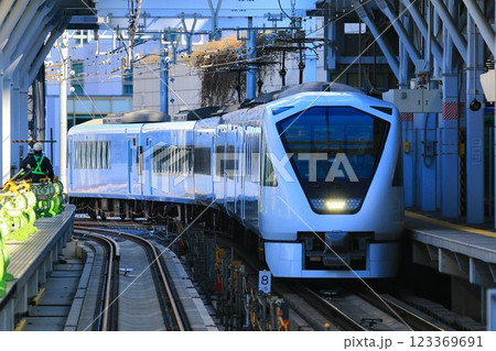 下り線の高架化を控えた『とうきようスカイツリー駅』を行く… 東武特急【スペーシアX】N100系 下り線の高架化を控えた『とうきようスカイツリー駅』を行く… 東武特急【スペーシアX】N100系 123369691