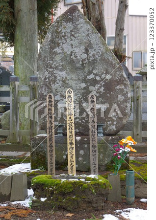 信州　諏訪　貞松院の松平忠輝公墓所　徳川家康の六男、幽閉された俊英果敢な逸材の終焉の地 123370052