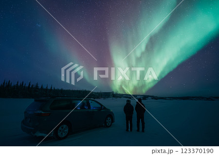 イエローナイフで見るオーロラの絶景 123370190