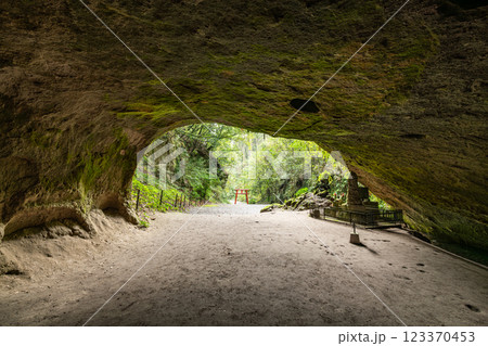 鹿児島県曽於市 神秘的な場所として有名な溝ノ口洞穴 鹿児島県曽於市 神秘的な場所として有名な溝ノ口洞穴 123370453