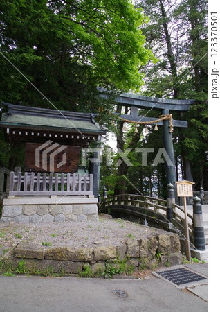 信州 諏訪 諏訪大社 東参道入口と鳥居 諏訪神社の総本山 信州 諏訪 諏訪大社 東参道入口と鳥居 諏訪神社の総本山 123370501