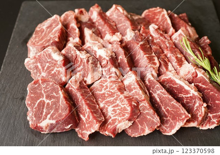 牛ハラミの焼肉 123370598