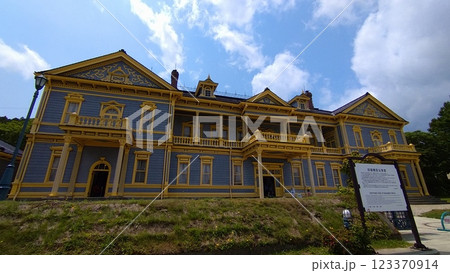 夏の旧函館区公会堂 123370914
