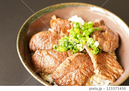 国産ハラミ焼肉用 123371430
