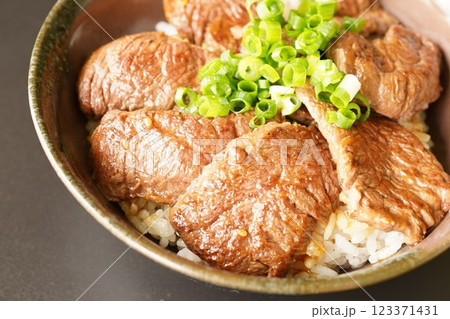 国産ハラミ焼肉用 123371431