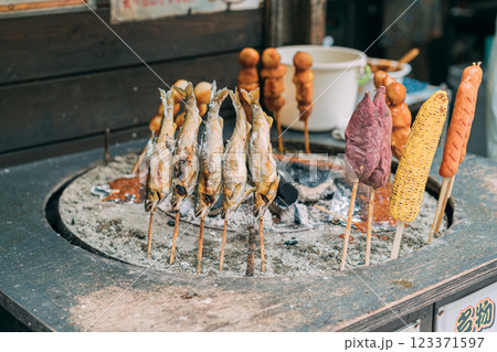 テイクアウト用のお土産物のお店 123371597
