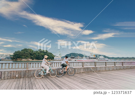 しまなみ海道を自転車でサイクリング 123371637