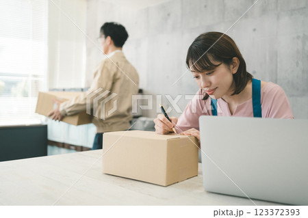 ネットショップ運営 123372393