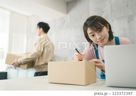 ECサイト運営 123372397