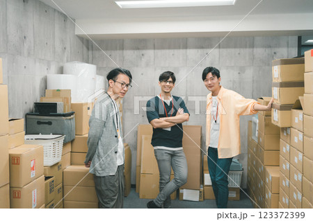 倉庫内軽作業 倉庫内軽作業 123372399