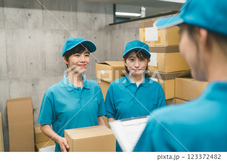 物流業界の女性 123372482