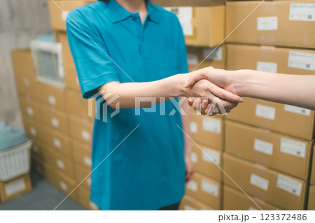 物流業界の女性 123372486