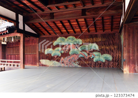 能舞台 古典芸能 御香宮神社の社殿 イメージ素材 京都観光スポット 能舞台 古典芸能 御香宮神社の社殿 イメージ素材 京都観光スポット 123373474