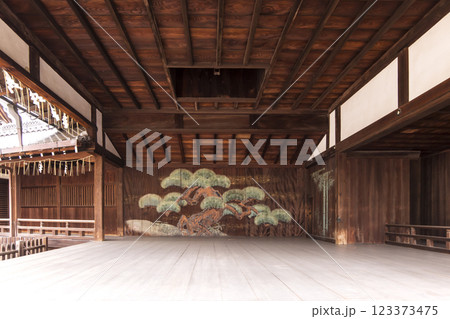 能舞台 古典芸能 御香宮神社の社殿 イメージ素材 京都観光スポット 能舞台 古典芸能 御香宮神社の社殿 イメージ素材 京都観光スポット 123373475