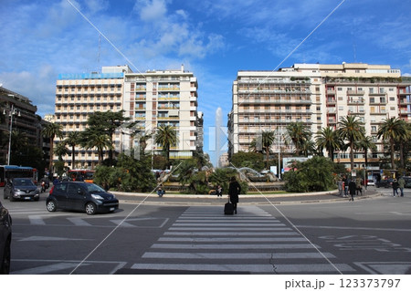 イタリア バーリ中央駅前のアルド・モーロ広場 イタリア バーリ中央駅前のアルド・モーロ広場 123373797