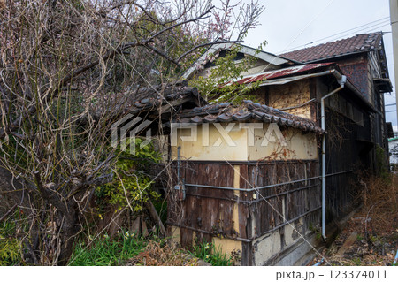 日本の岡山県岡山日本の岡山県岡山市庭瀬の歴史ある美しい風景市庭瀬の歴史ある美しい風景 日本の岡山県岡山日本の岡山県岡山市庭瀬の歴史ある美しい風景市庭瀬の歴史ある美しい風景 123374011