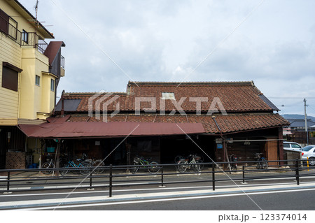 日本の岡山県岡山日本の岡山県岡山市庭瀬の歴史ある美しい風景市庭瀬の歴史ある美しい風景 123374014