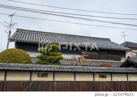 日本の岡山県岡山日本の岡山県岡山市庭瀬の歴史ある美しい風景市庭瀬の歴史ある美しい風景 123374025