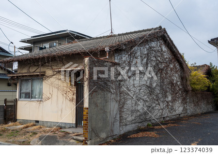 日本の岡山県岡山日本の岡山県岡山市庭瀬の歴史ある美しい風景市庭瀬の歴史ある美しい風景 123374039