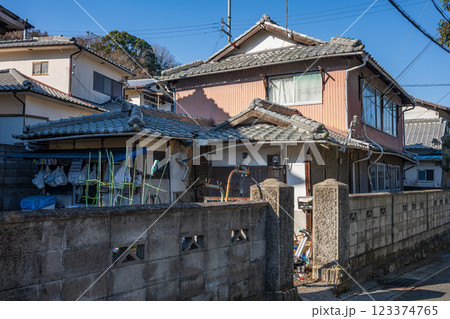 日本の兵庫県相生市の古くてとても美しい建物 日本の兵庫県相生市の古くてとても美しい建物 123374765